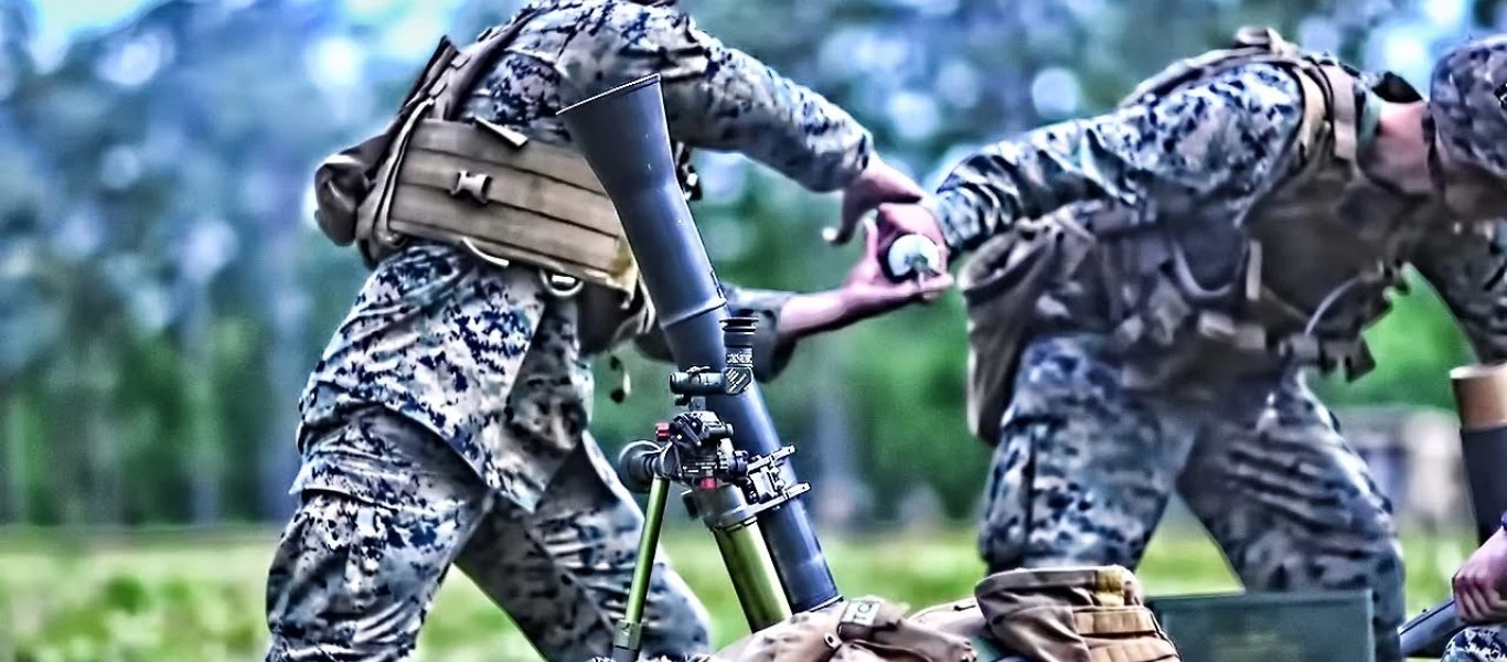 Αμερικανοί Πεζοναύτες σε ασκήσεις με πυρά υποστήριξης